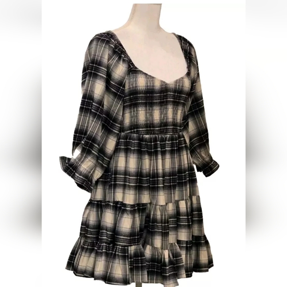 Lulu's No One Cuter Navy & White Plaid Puffed Sleeve Tiered Mini Dress M Western - Picture 6 of 11